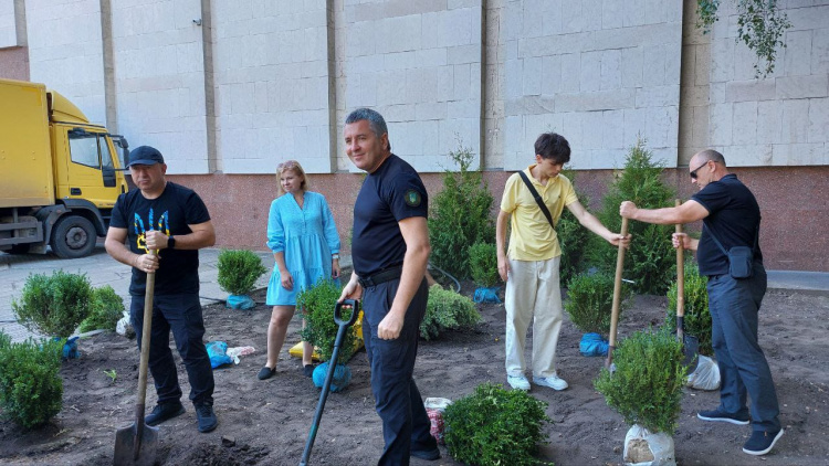 «Від серця до неба»: молодь Донеччини вшанувала пам'ять захисників України